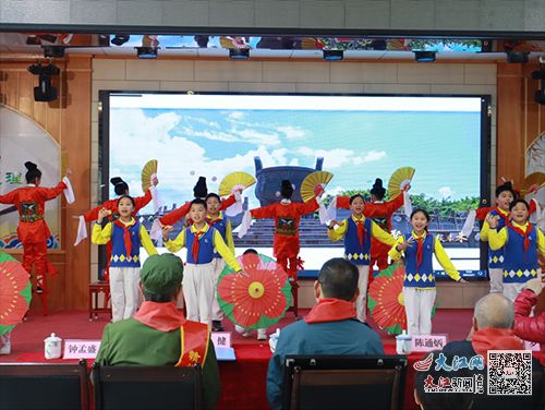 習(xí)習(xí)春風(fēng)讀書時(shí)，寸寸愛心添書香——贛州市西津路小學(xué)舉行圖書捐贈(zèng)儀式